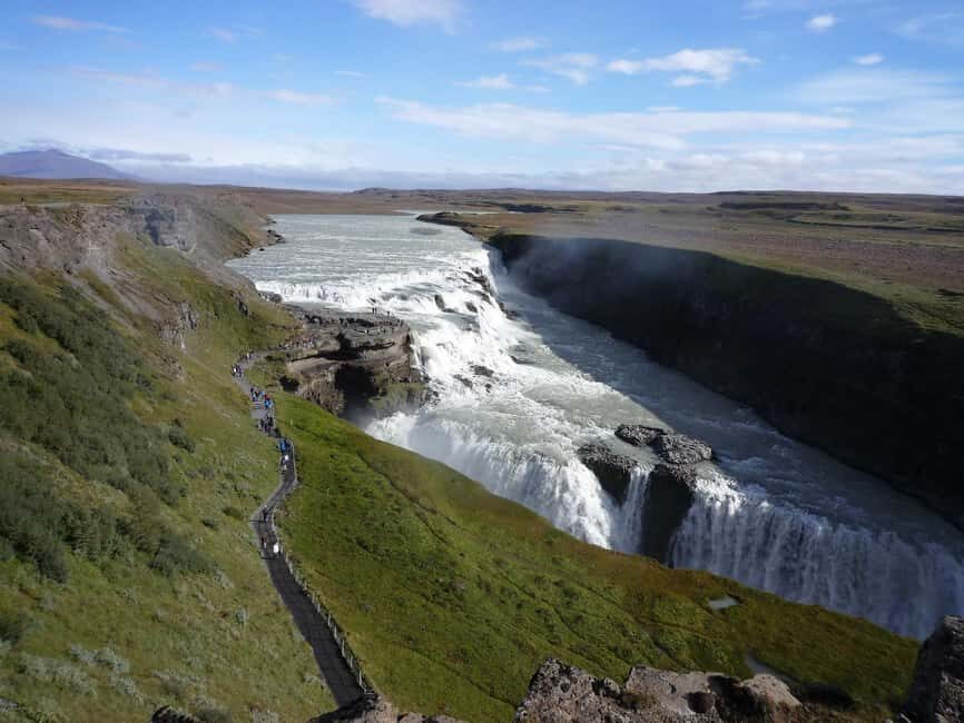 Small Group Golden Circle Tour w/ Kerid & Tomato Farm Visit - How the day flows: Þingvellir, geysers, waterfall, tomatoes, Kerid
