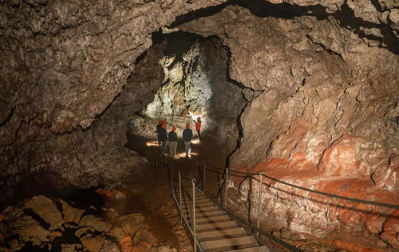 Snæfellsnes: Vatnshellir Lava Cave Tour - Lava formations and colors: what to look for while you walk