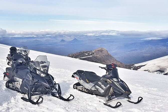 Snowmobiling on Eyjafjallajökull - Snowmobiling Eyjafjallajökull: The About-One-Hour Moment