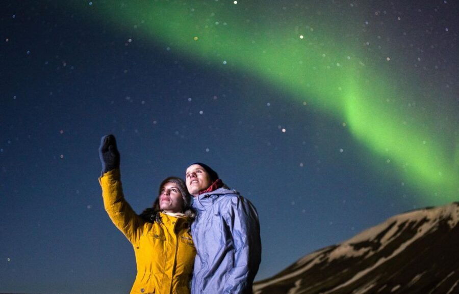 South Coast, Glacier Hike and Northern Lights Winter Tour - Dinner Gap and the Northern Lights Hunt With Frank