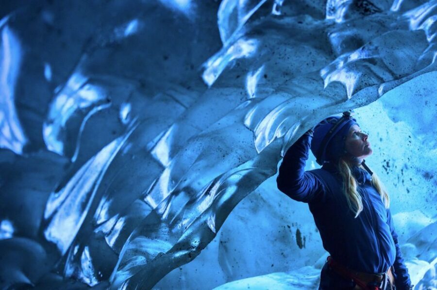 South Coast Iceland: 2-Day Blue Ice Cave & Jokulsarlon Tour - Black sand beach wildlife: the stop that resets the senses