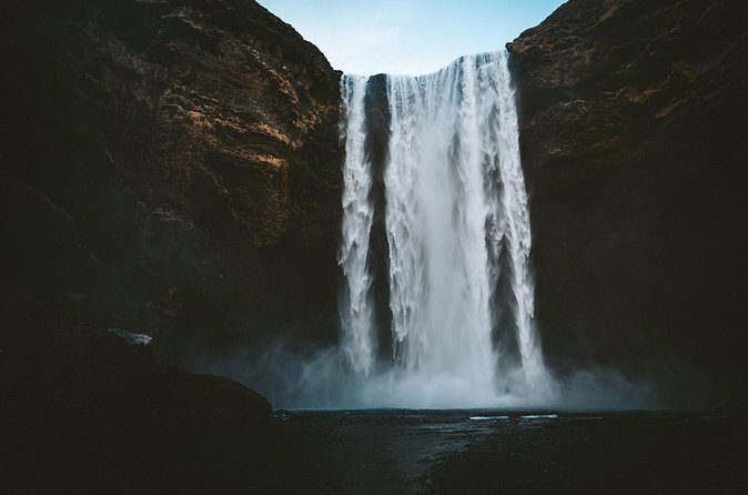 SOUTH COAST : The Discovery - Seljalandsfoss to close: the final photo you’ll remember