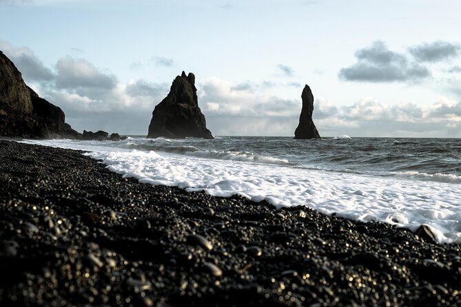 South Iceland Highlights and Northern Lights Combo Full-Day Tour - Reynisfjara Black Sand Beach: Stunning Views, Serious Wave Warnings