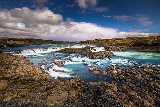 Spectacular South Coast Iceland Private Tour from Reykjavik - Seljalandsfoss: walking behind the falls in summer