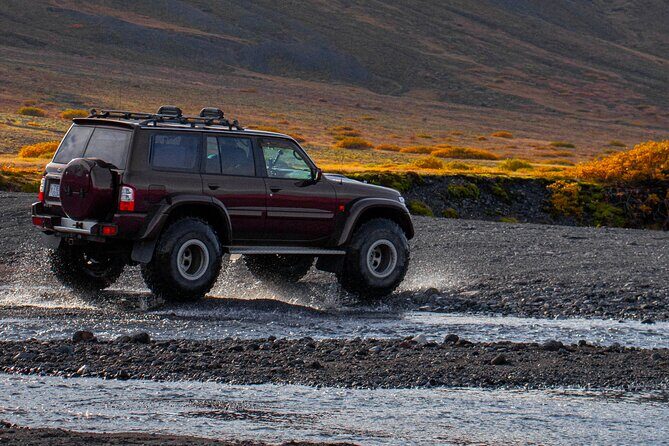 Super Jeep Private Tour at Thórsmörk - Thórsmörk highlights: Nauthúsagil Waterfall on the hike up
