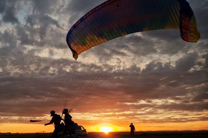 Tandem Paragliding over the Rugged Lava Fields at Blue Mountains - Key points before you launch