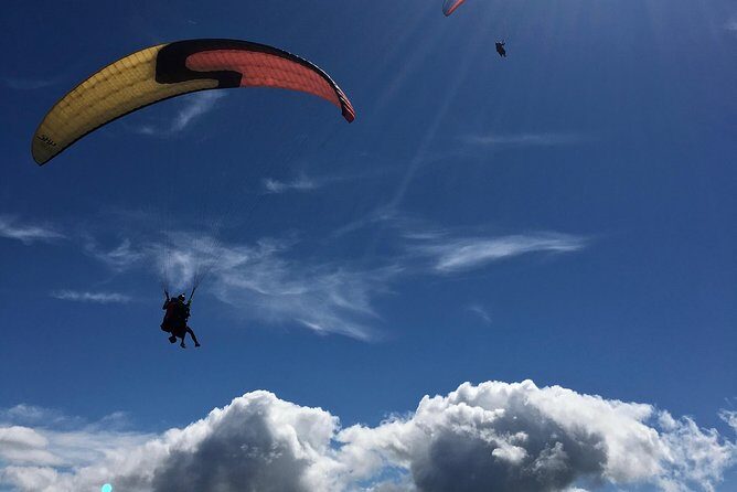 Tandem Paragliding over the Rugged Lava Fields at Blue Mountains - Timing and what the full hour is really made of