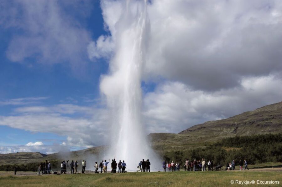 The Golden Circle & Hop On - Hop Off Combo Deal - What this tour style feels like in real life