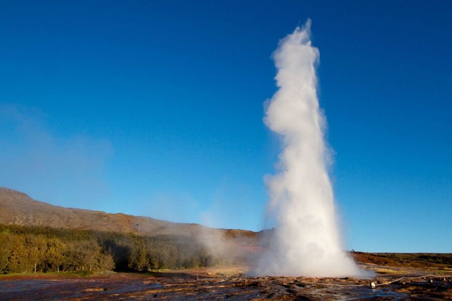 The Golden Circle & Hop On - Hop Off Combo Deal - Golden Circle stop 2: Þingvellir National Park and the plates you can walk near