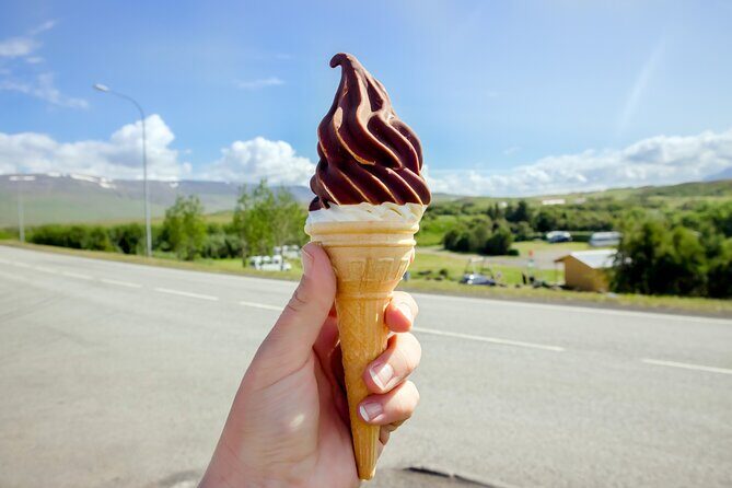 The Icelandic Sweet Tooth Tour - Reykjavik’s Sweet-Route Starts at Ingólfstorgi’s Stone Pillars