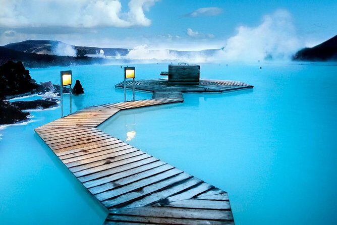 Unique bathing in an Icelandic hot springs at the Blue Lagoon - Inside the lagoon experience: what you can actually enjoy there