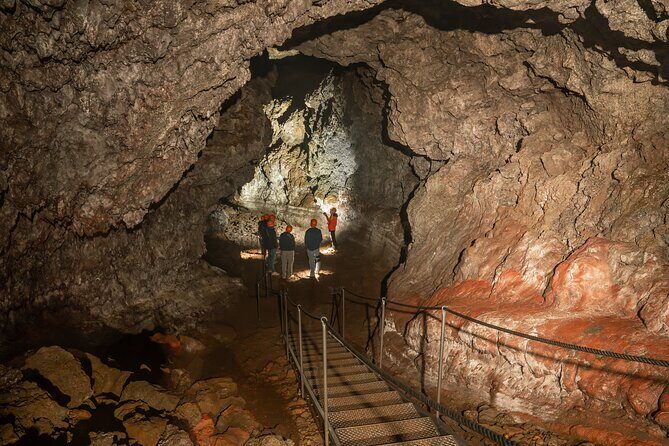 Vatnshellir Cave Tour - What you’ll see underground: lava rock textures, colors, and the 8,000-year story